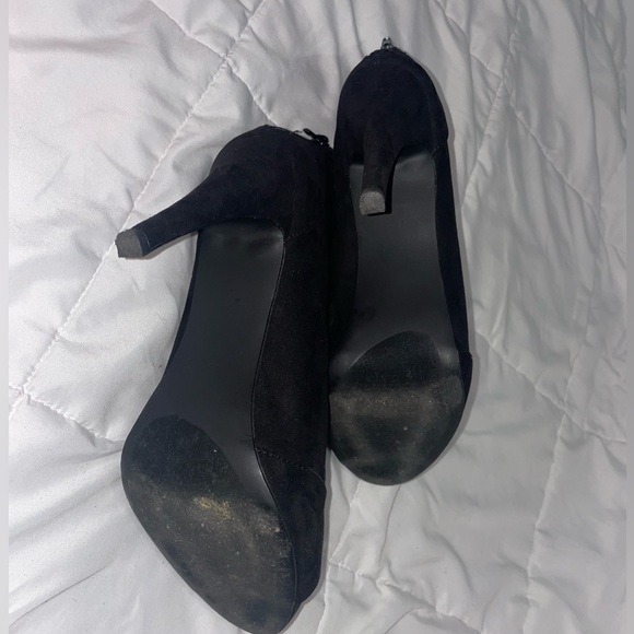 Strappy Black Fergie 4 inch heel - Picture 6 of 6